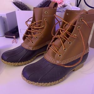 LL Been woman’s been boots and LL Been socks